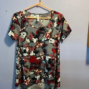 Minnie Mouse tee shirt.